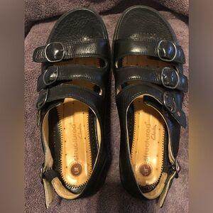 Wmn’s Clarks Black Leather Triple-Buckle Sandals